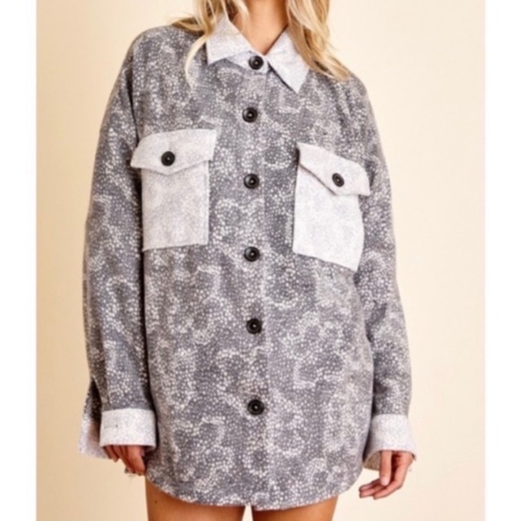 🩶🤍Button Down Jacket/Shacket🤍🩶 - Picture 3 of 6